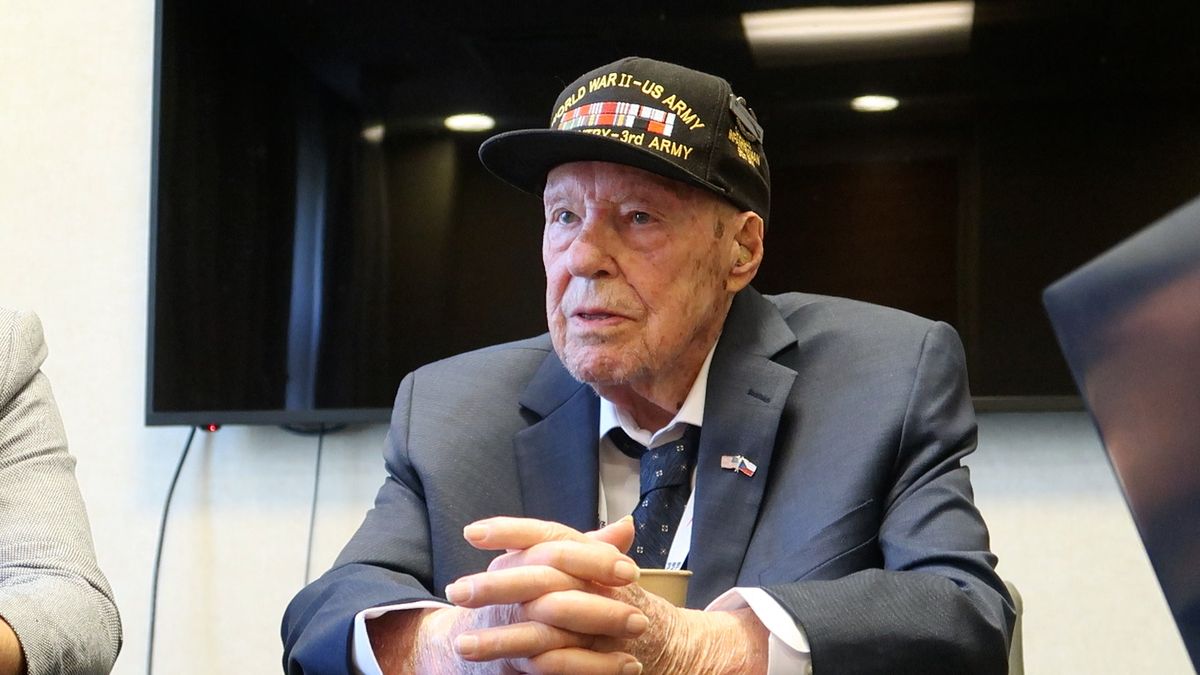 Historik a plzeňský primátor si vjeli do vlasů kvůli veteránovi. Jeden druhého označil za lháře