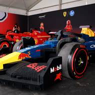 Plně pojízdné vozy F1 postavené ze stavebnice Lego