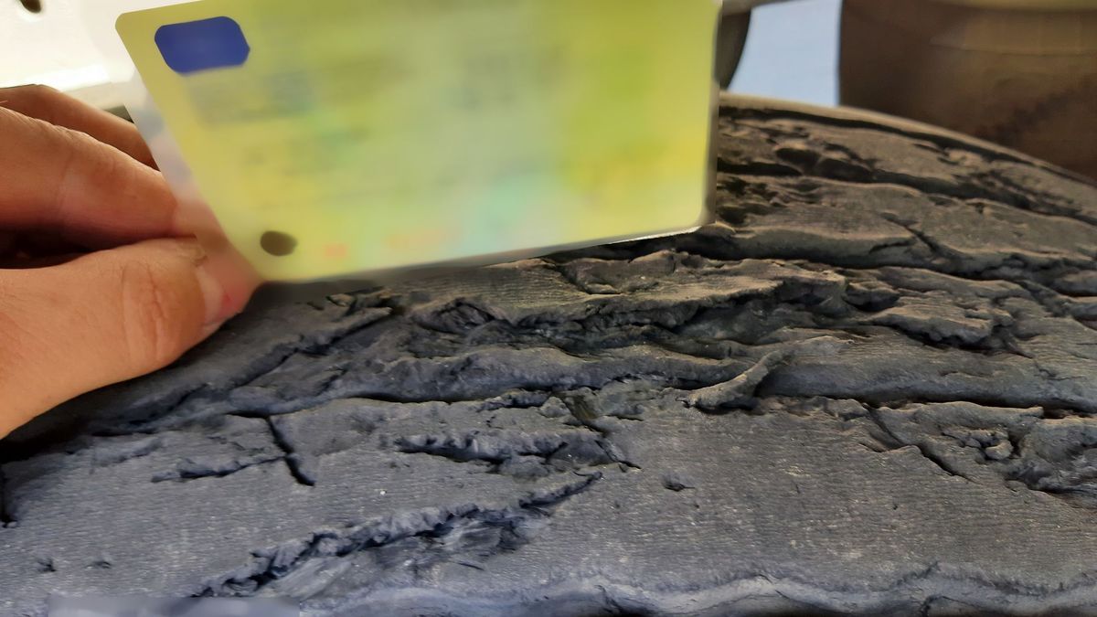 Řidička jela bez přestávky, s přetíženým kamionem a zničenými pneumatikami