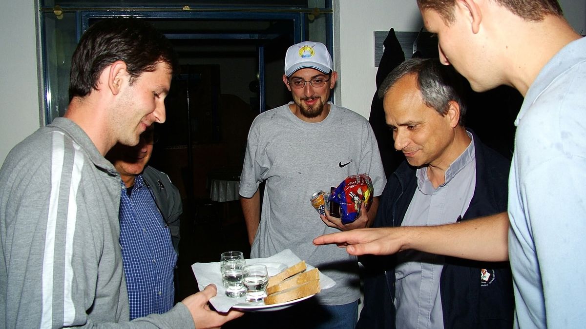 Augustiniáni na Slovensku zveřejnili unikátní fotku nového papeže. Byl u nich před dvaceti lety