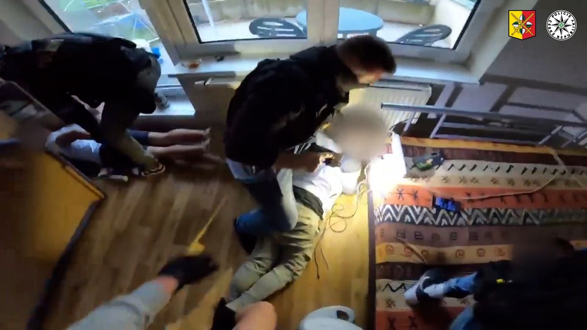 Skupinka mladých lidí v Praze obchodovala s dívkami, některé byly nezletilé