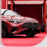 Netradiční je spojení předních světlometů.