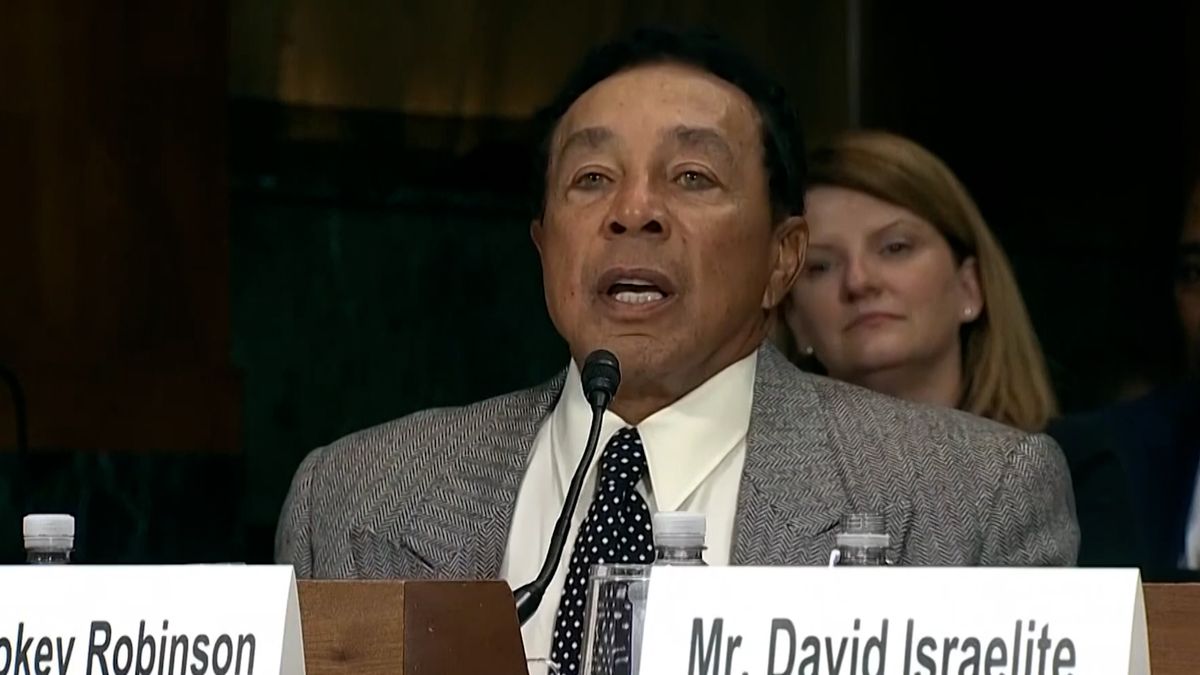 Zpěvák Smokey Robinson čelí žalobě za sexuální zneužívání