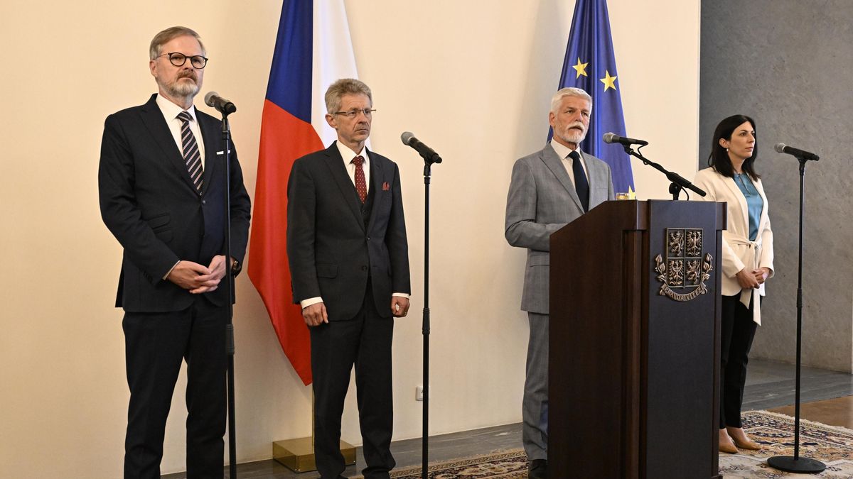 Fiala: Pět procent HDP na obranu si jako cíl NATO dovedu představit