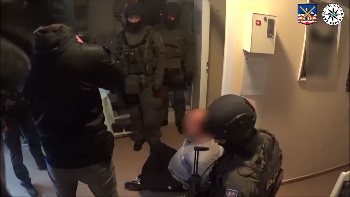 Nepomohl mu úplatek ani podvod. Policie popsala bizarní případ z kauzy nelegálního získávání řidičáků