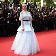 Elle Fanningové to nejvíce slušelo na konci festivalu v pastelově modrém modelu Chanel Haute Couture.