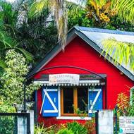 Ostrov je mixem Francie a Afriky.