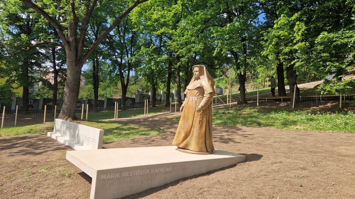 Nacisté ji popravili gilotinou. Socha řeholnice Marie Restituty nyní střeží stejnojmenný park v Brně
