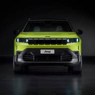 Charakteristickým rysem zůstává maska chladiče se sedmi sloty.