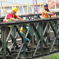 Bailey Bridge je stavebnicový ženijní most, ten třebíčský ale při poslední rekonstrukci svařili tak, že komplikuje jeho rozebrání.