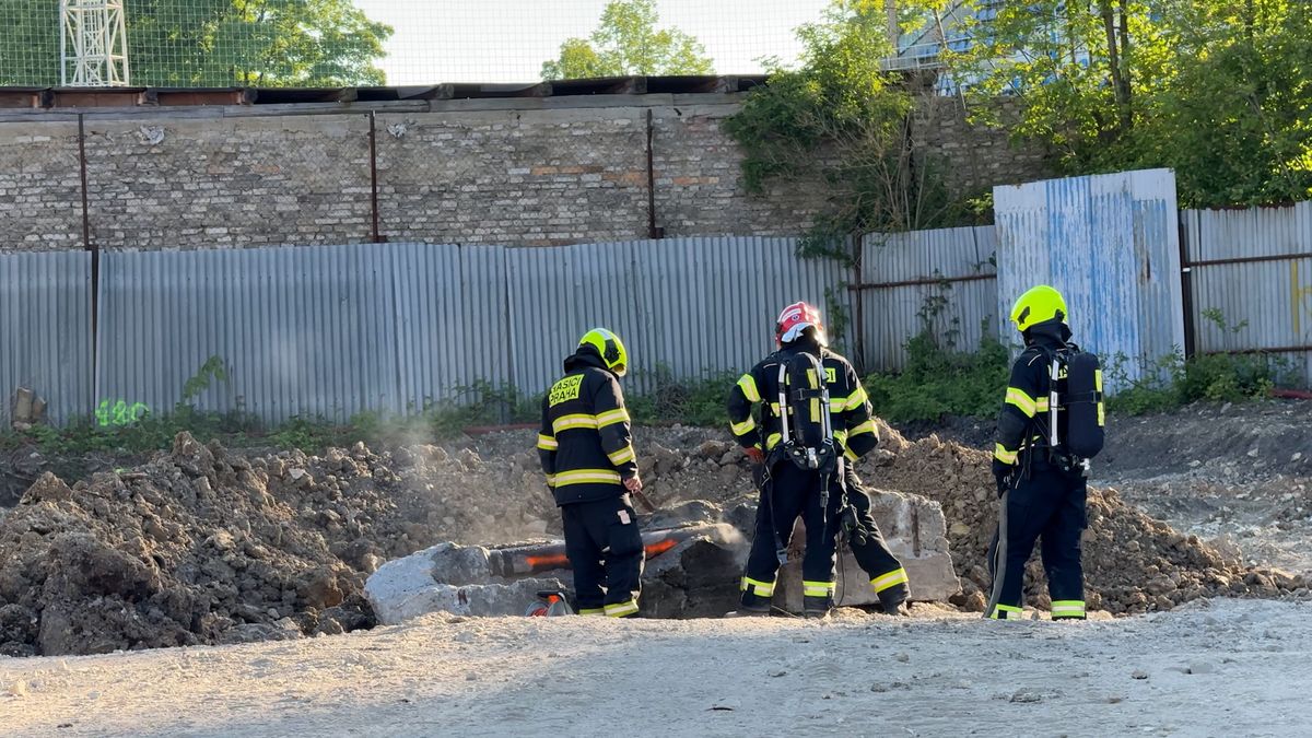 Podezřelou lahev na Kladně likvidovali odstřelovači