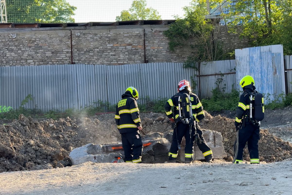 Podezřelou lahev na Kladně likvidovali odstřelovači