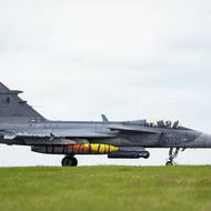 Odlet letky pěti českých Gripenů na vojenskou službu na Islandu 22. května 2025 z letecké základny Čáslav.