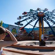 Z některých atrakcí se může také pořádně zatočit hlava. Na těchto letadélkách se totiž návštěvník může otočit o 360° a zažít tak pořádný adrenalin. Nedoporučujeme pro osoby s citlivějším žaludkem.