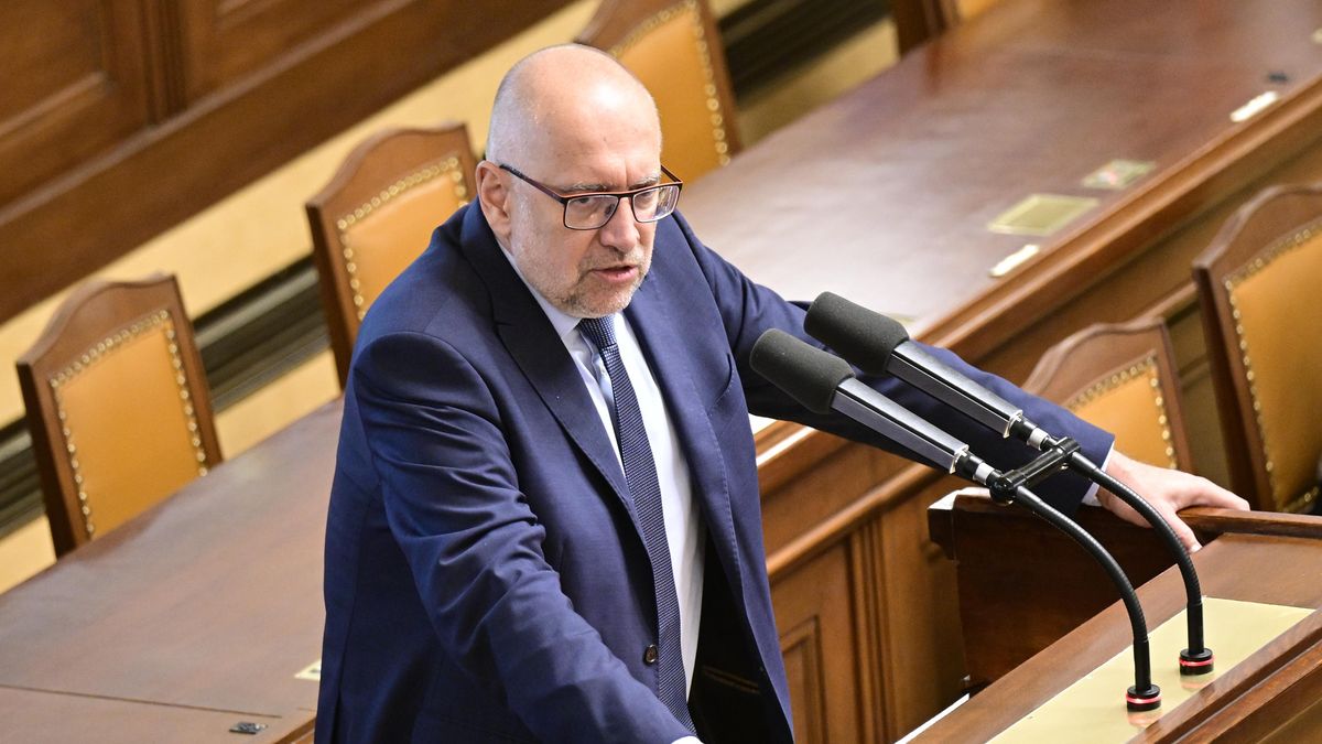Koalice chce utnout spekulace. O osudu školníků a kuchařek bude jasno koncem května