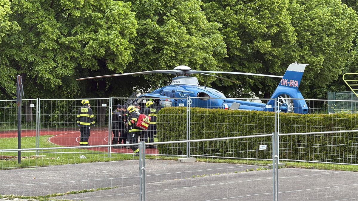 Dítě se ve škole na pražském Veleslavíně popálilo v obličeji, přiletěl pro něj vrtulník