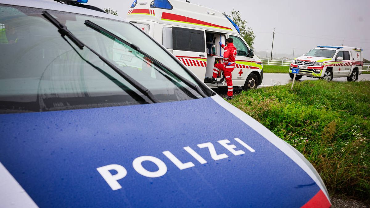 Matka na chvíli pustila kočárek, řítil se i s kojencem z alpského kopce
