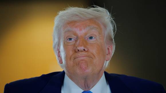 Trump před Putinem couvá