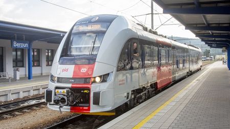Jízdné v hromadné dopravě po středních Čechách a Praze má zdražit skoro o třetinu