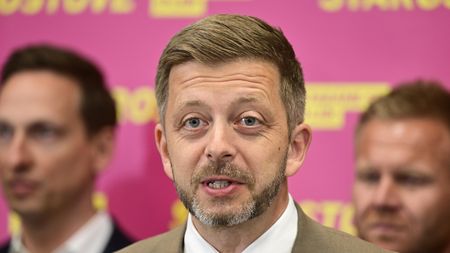 Na bitcoinové kauze může vydělat STAN i ANO, míní sociologové