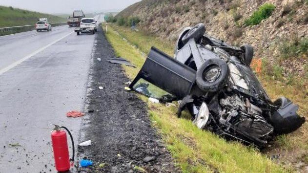 Policie podezírá seniora z jízdy v protisměru na D7, kvůli které se stala vážná nehoda