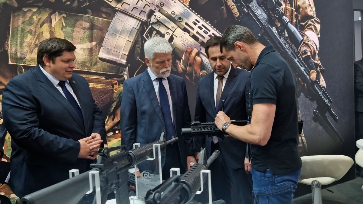 Výbuch i střelba pár metrů od prezidenta. Pavel si prohlédl na bezpečnostním veletrhu akci i techniku