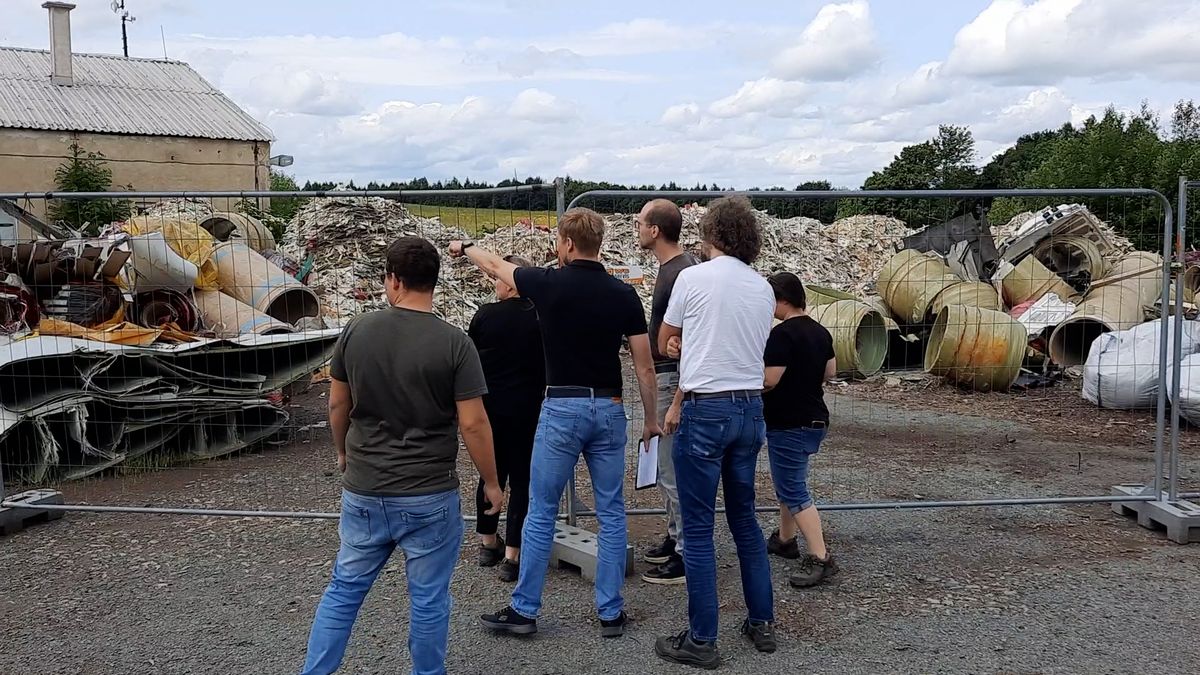 Do přírodního parku Sovinecko přijeli Němci na obhlídku nelegální skládky, kterou mají odstranit