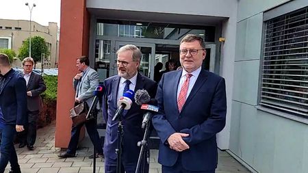 Fiala a Stanjura se vyjadřují ke kauze Blažkových bitcoinů 
