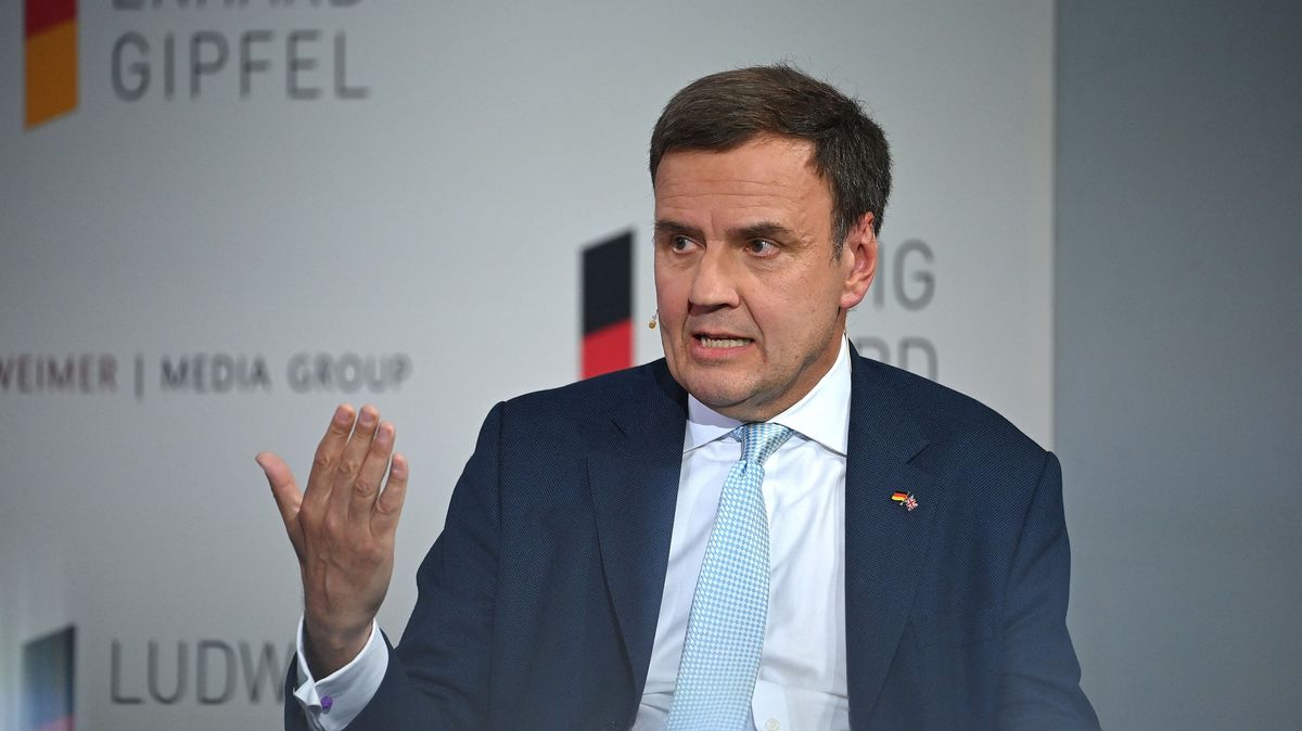 Mluví „dobře česky“. Křetínskému bude radit bývalý britský ministr obchodu