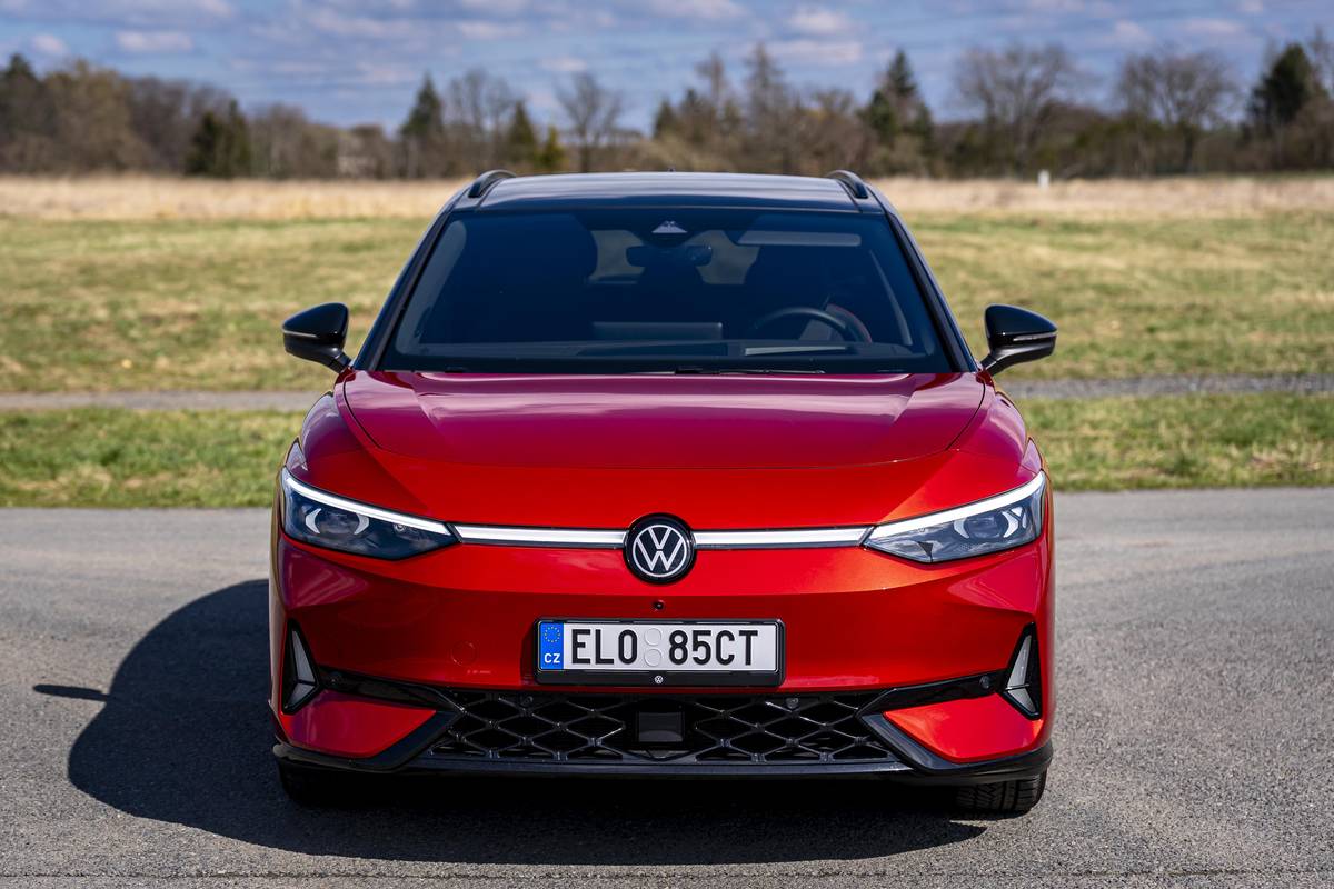 Volkswagen ID.7 Tourer GTX zaujme výraznějším předním nárazníkem i standardními LED Matrix světlomety.