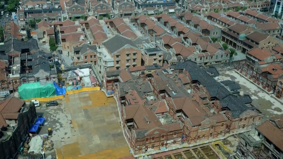 Přesun domů trvá na videu minutu. Ve skutečnosti byl desetkrát pomalejší než pohyb hlemýždě