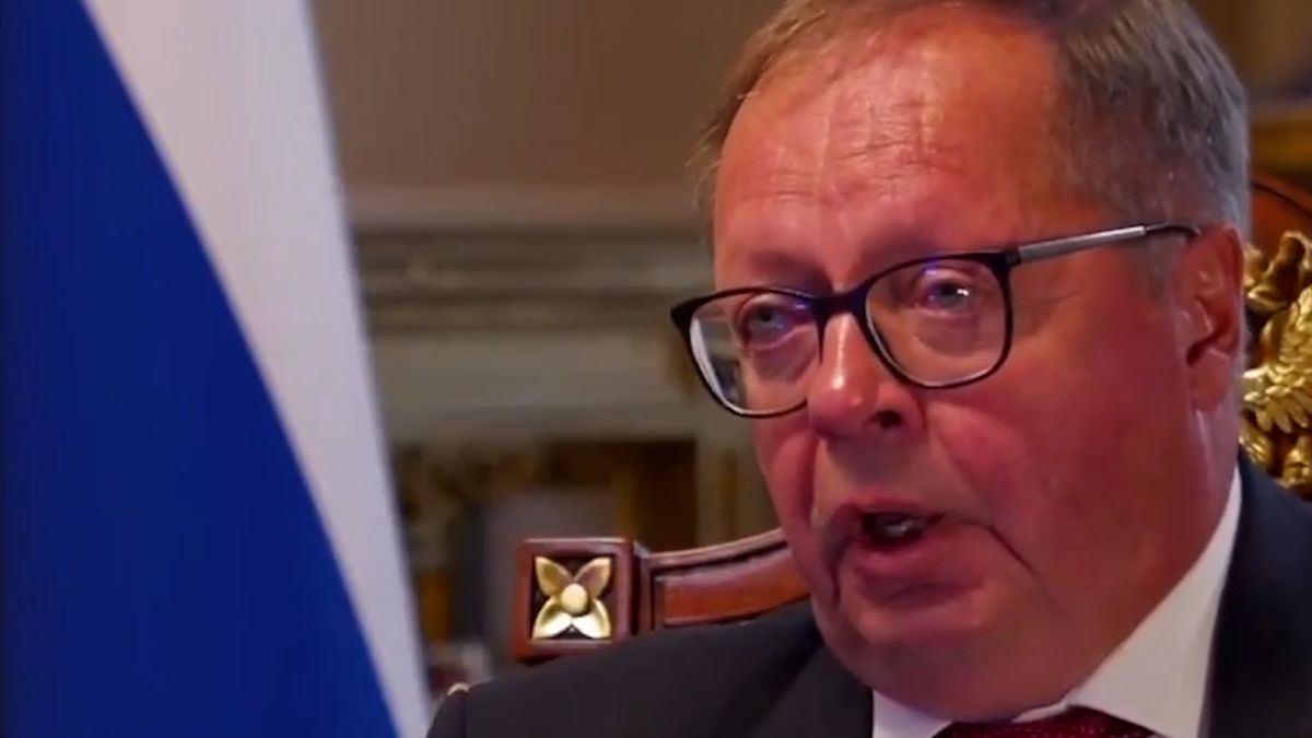 Prostě musíme reagovat, řekl k akci Pavučina ruský velvyslanec. A obvinil Británii
