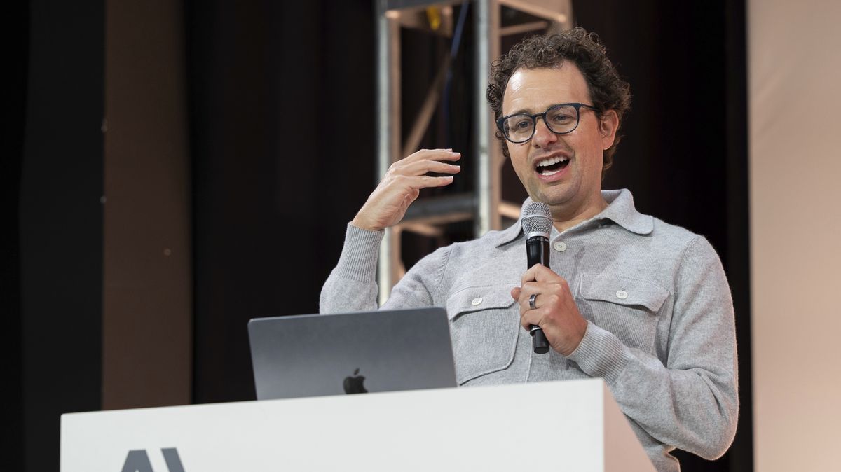 AI modely si vymýšlejí méně než lidé, tvrdí šéf Anthropicu