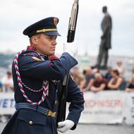 Ceremoniální zbraně mají okolo 4,5 kilo.