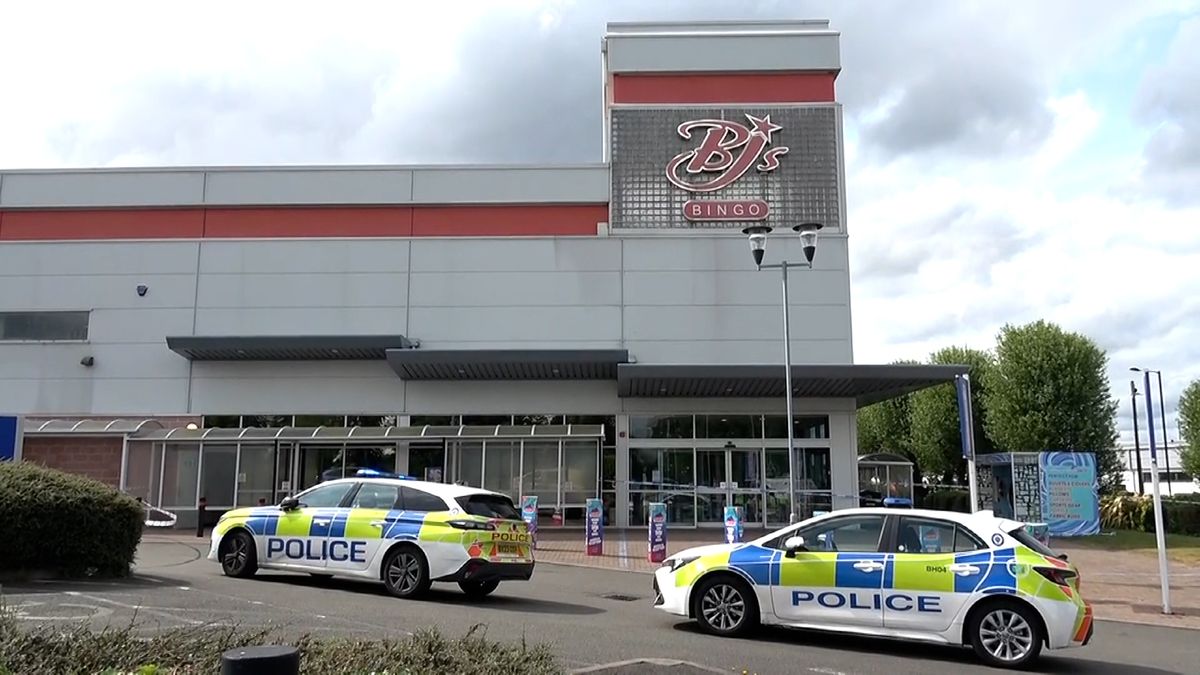 Při útoku mačetou v Birminghamu málem usekli muži ruku