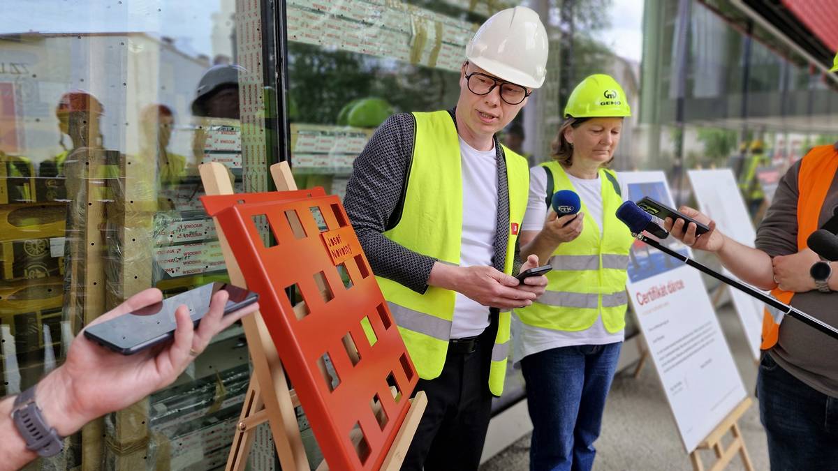 Spuštění donátorského webu představil manažer výstavby Horácké arény David Beke.