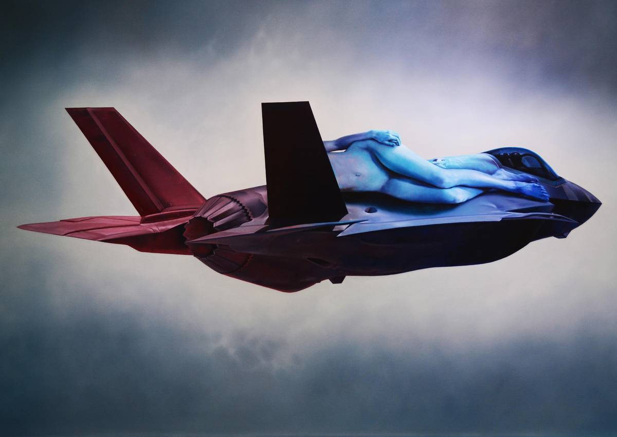 Dílo Nesnesitelná složitost bytí (2022) pracuje se symbiózou stroje a lidského těla.