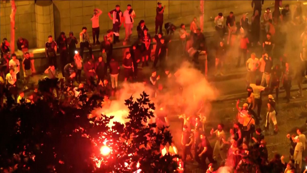 Oslavy vítězství PSG v Lize mistrů se zvrhly, dva lidé ve Francii zemřeli