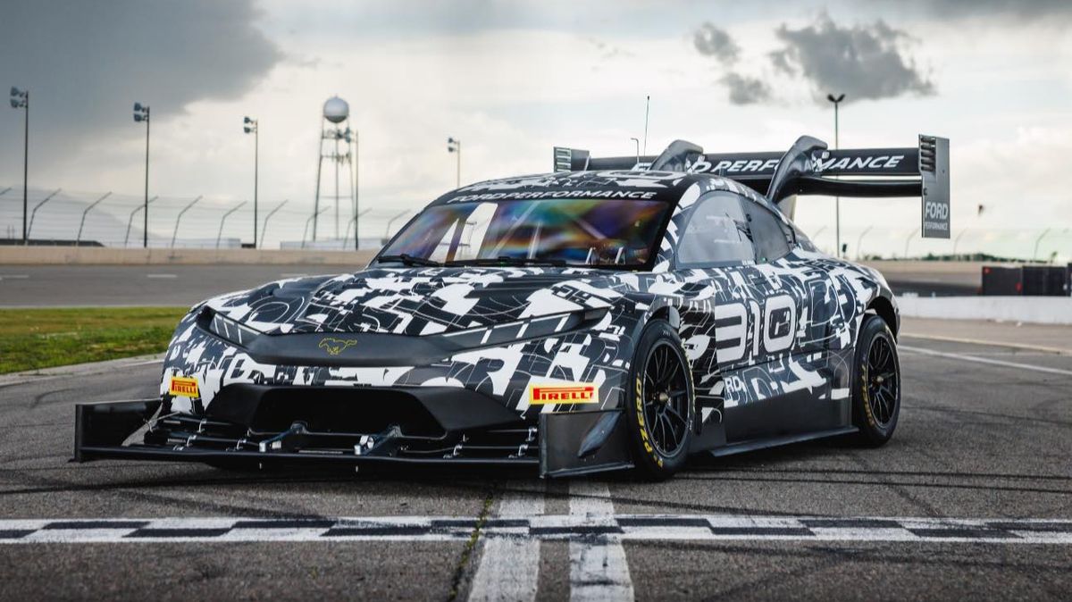 Ford ukazuje nové závodní monstrum Super Mustang Mach-E