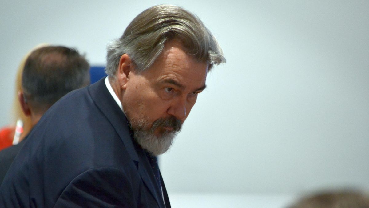 Středočeský krajský zastupitel Robert Bezděk rezignoval kvůli stíhání v kauze azbest