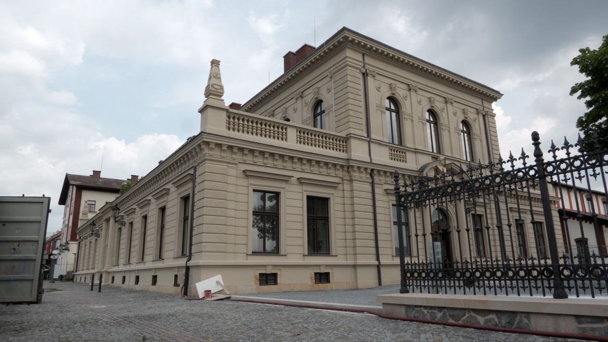 Chlouba holešovické tržnice se vrací. Burza se zlacenými interiéry se otevře v zimě