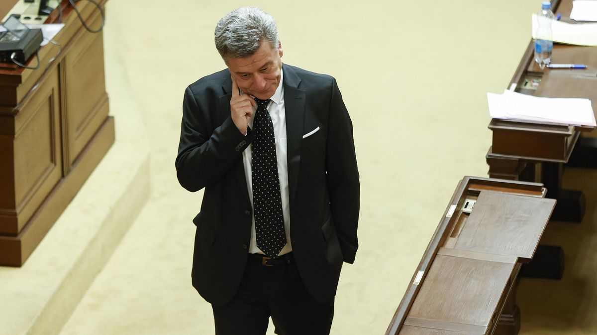 Bitcoinový skandál: Odejít musí i náměstek Daňhel a Stanjura, říkají aktivisté