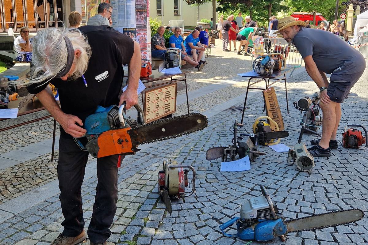 Některé z exponátů Radan Bernacký i nastartoval.