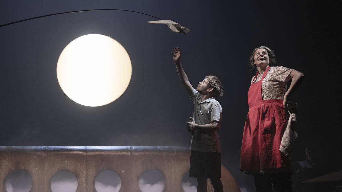 Chlapec (Teodor Sláma) a Babička (Veronika Lazorčáková) na počátku nového dobrodružství. Každý by chtěl takovou babičku, jako je tato.