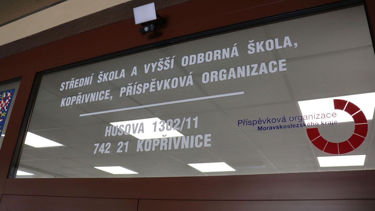 Na severu Moravy má skončit třetí vyšší odborná škola za tři roky