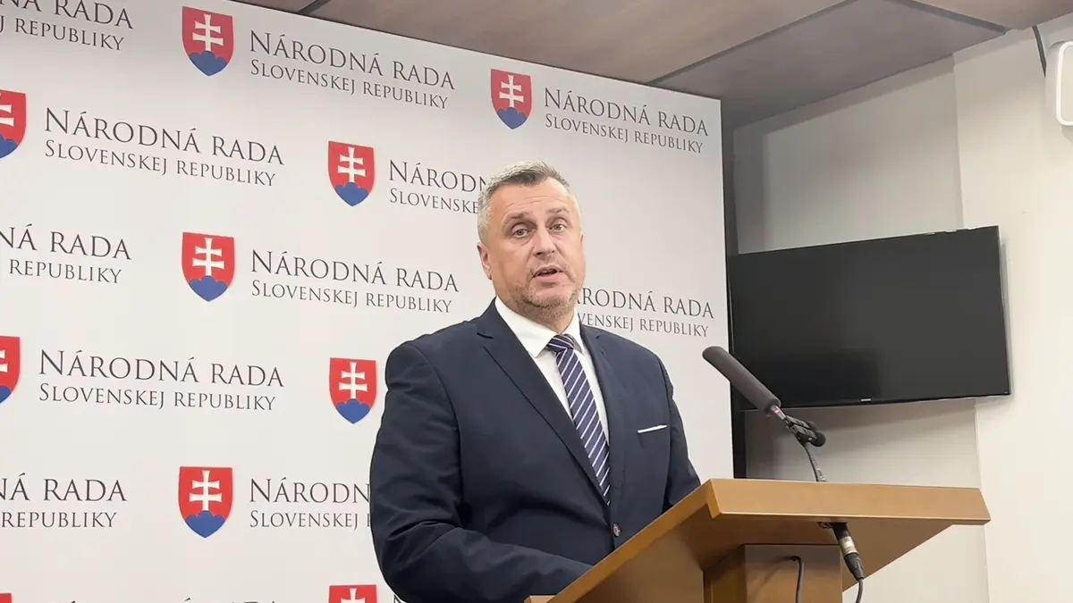 Neschválení zákona a Danko kritizující Fica. Ve vládní koalici na Slovensku to skřípe