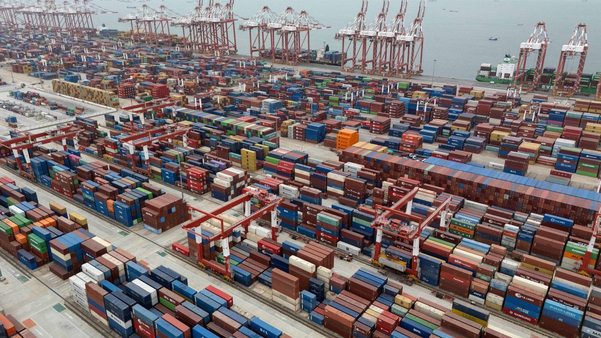 Strasti čínské ekonomiky: pokračující deflace a propad exportu