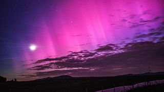 Zemi zasáhla silná geomagnetická bouře, objeví se polární záře 