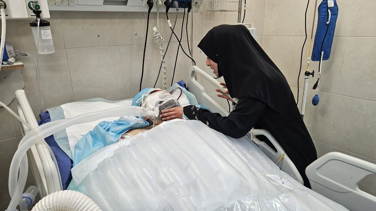 Palestinský lékař přišel při izraelském útoku o devět z deseti dětí. O týden později sám zemřel