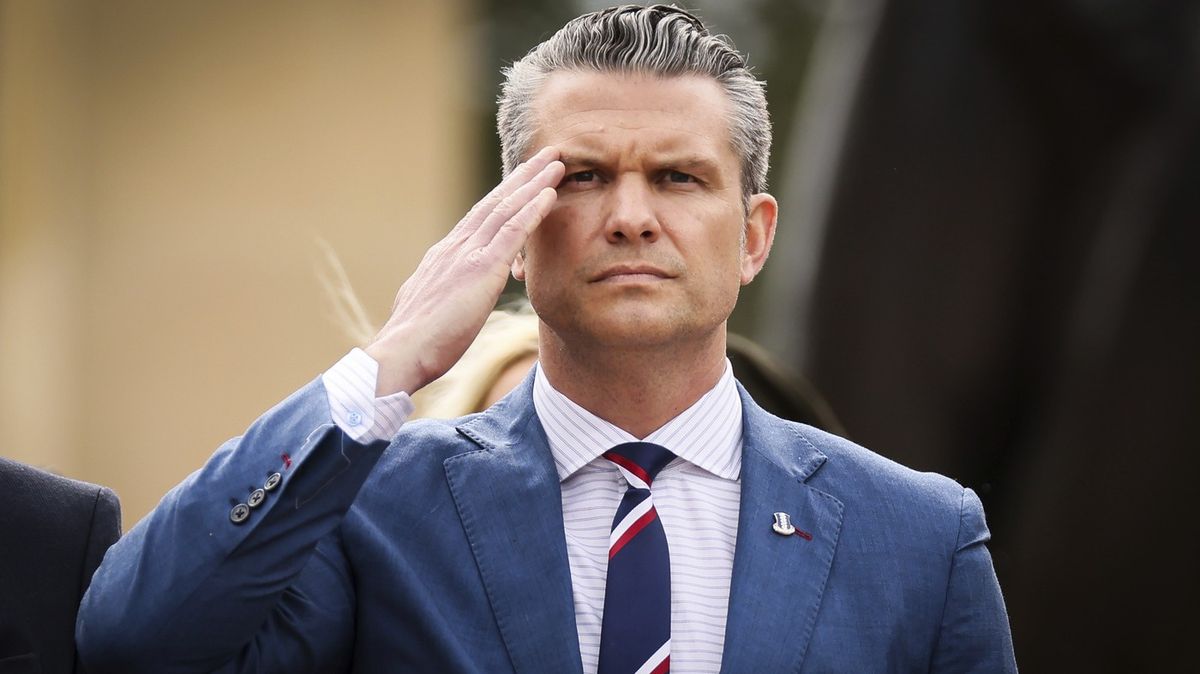 Do Hegsethova týmu nikdo nechce. Pentagonu se nedaří obsadit klíčové posty